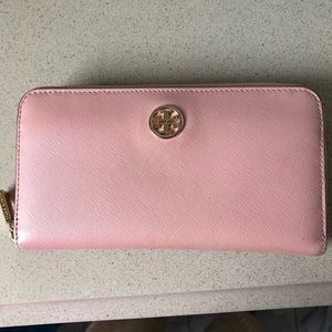 tory burch zip wallet
